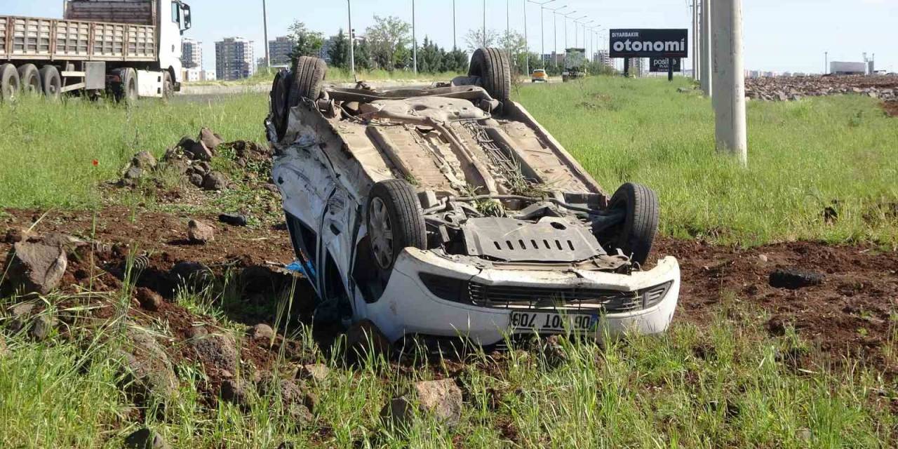 Hasta Taşıyan Araç Otomobille Çarpıştı, Şarampole Uçtu: 4 Yaralı