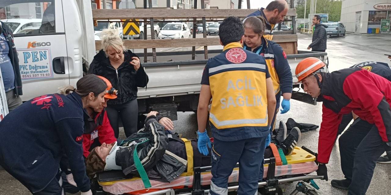 Kontrolden Çıkan Motosiklet Kamyonete Çarptı: 1 Yaralı