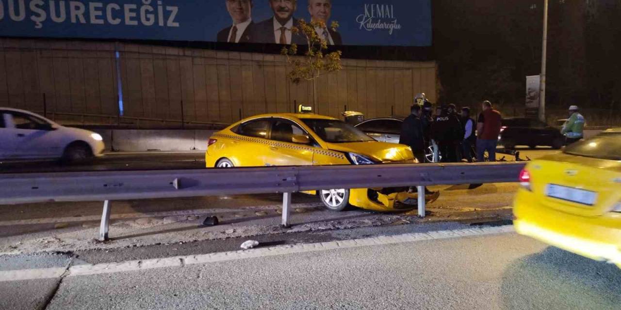 Kadıköy’de E-5’i Kilitleyen Zincirleme Kaza: 2 Yaralı