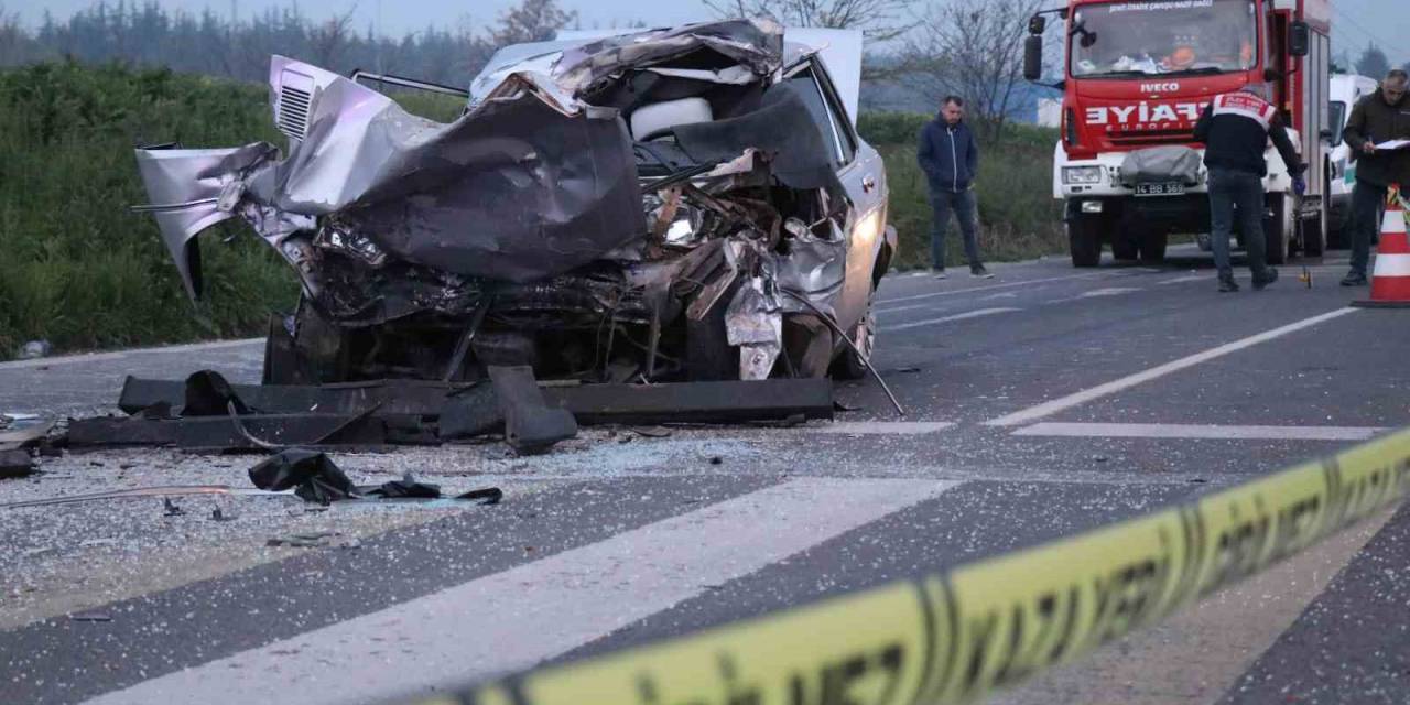 Tır’a Arkadan Çarpan Otomobil Paramparça Oldu: 1 Ölü