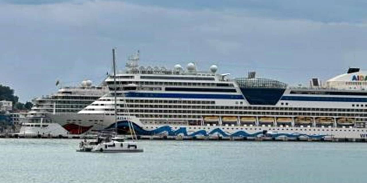 Kuşadası’na 4 Kruvaziyer Gemisiyle 8 Bin 200 Turist Geldi