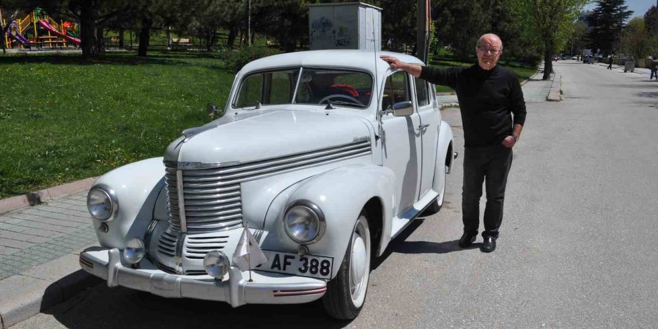 Türkiye’de 4 Tane Olan 73 Yıllık Klasik Aracı Hurda Halden Yollara Döndürdü