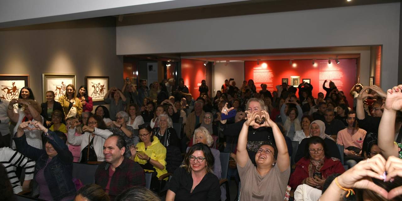 Türk Sinemasının Yaşayan Efsanesi Şoray’a Kuşadası’nda Sevgi Seli