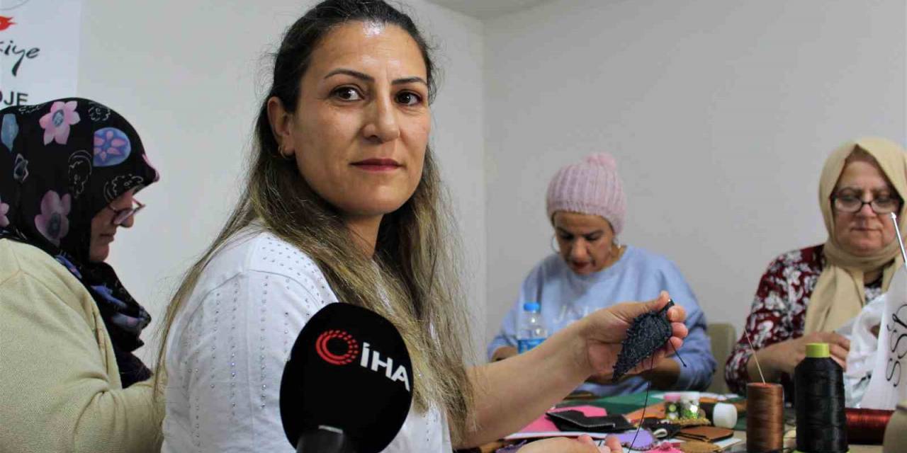 Depremzede Kadınlar El İşi Deri Eşyalar Üretiyor