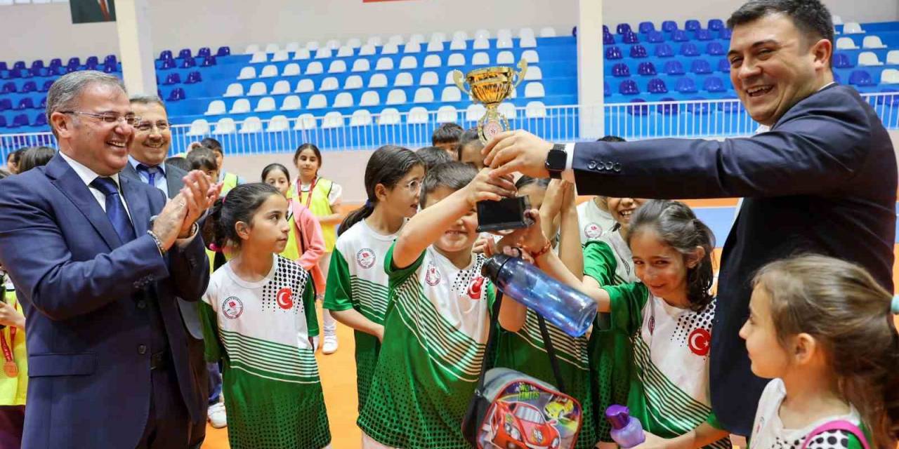 Hacılar Kapalı Spor Salonu İlk Etkinliğe Ev Sahipliği Yaptı