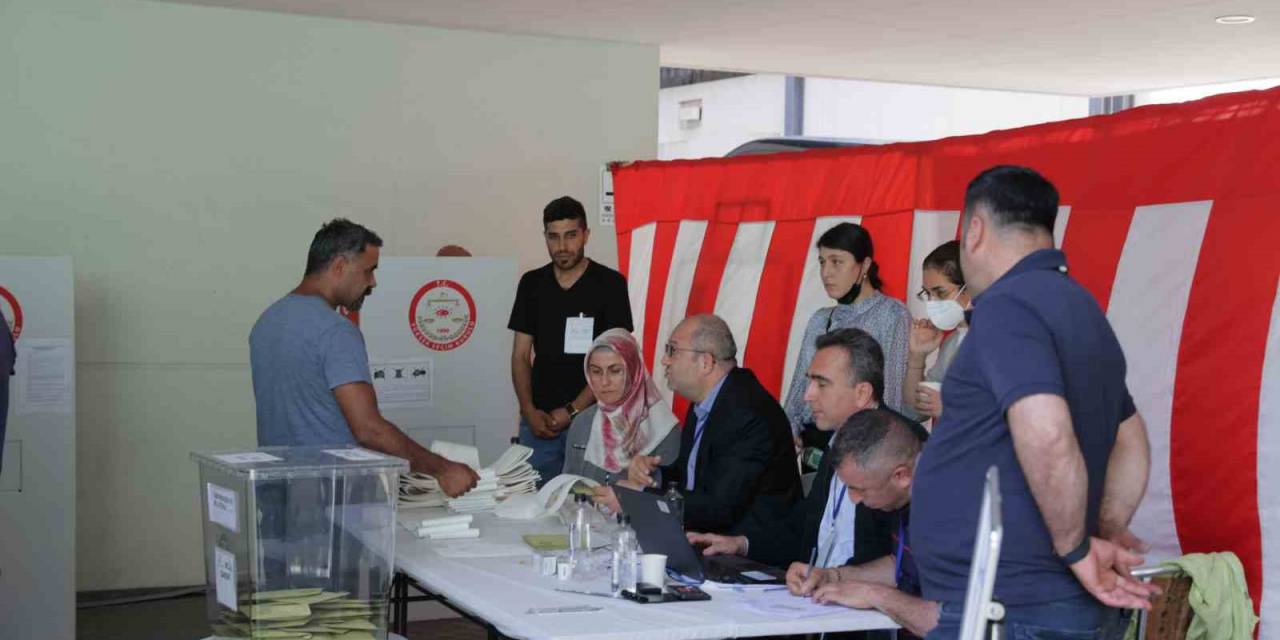 Japonya’da Türkiye’deki Genel Seçimler İçin Oy Verme İşlemi Başladı