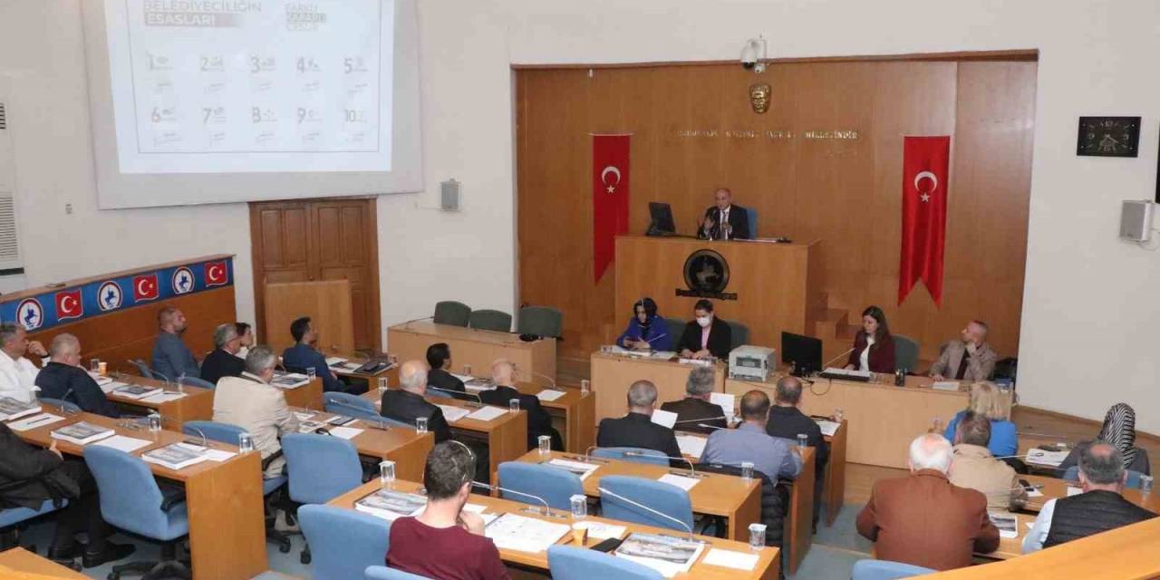 Başkan Özlü Projelerle İlgili Bilgi Verdi