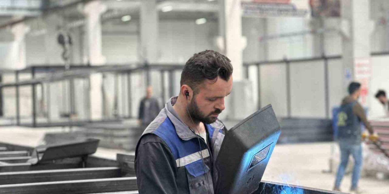 Deprem Bölgelerine Günlük 150 Konteyner Üretiliyor