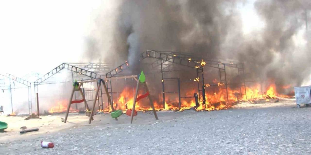 Çadır Kentte Yürekleri Ağza Getiren Yangın