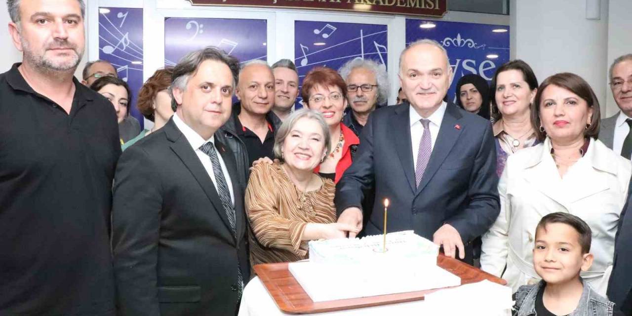 Sanat Akademisinin Resmi Açılışını Yaptı