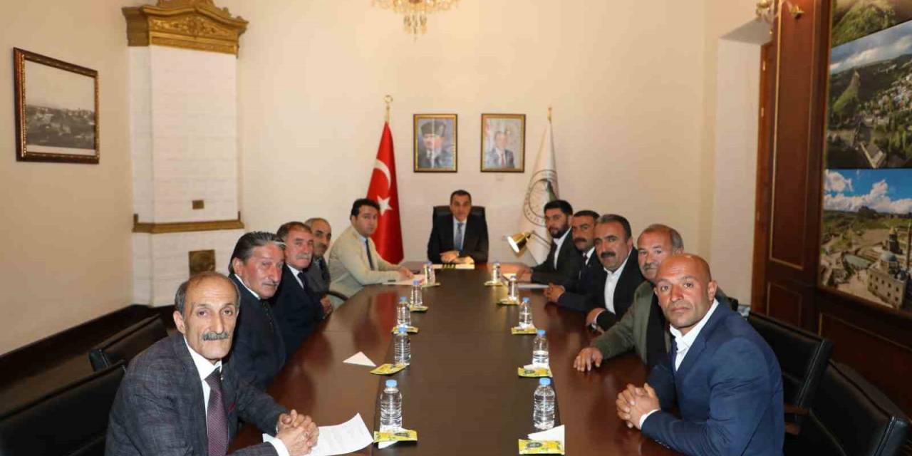 Vali Öksüz, Muhtarları Ağırladı