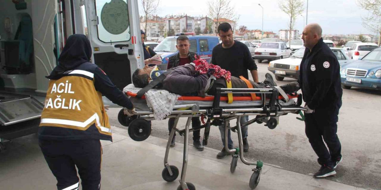 Taşlama Makinesiyle Çalışırken Karnını Ve Kolunu Kesen Hastanelik Oldu