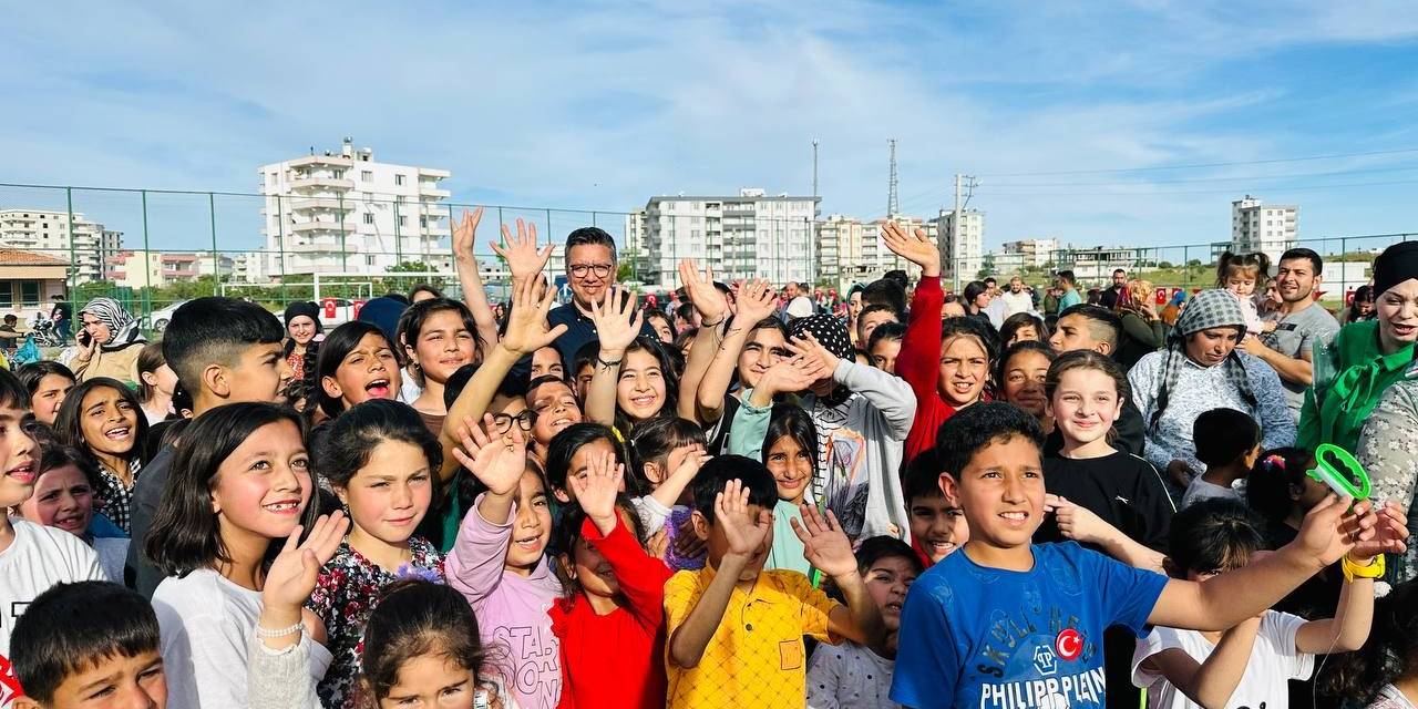 Çocuklar Şenlikte Gönüllerince Eğlendi