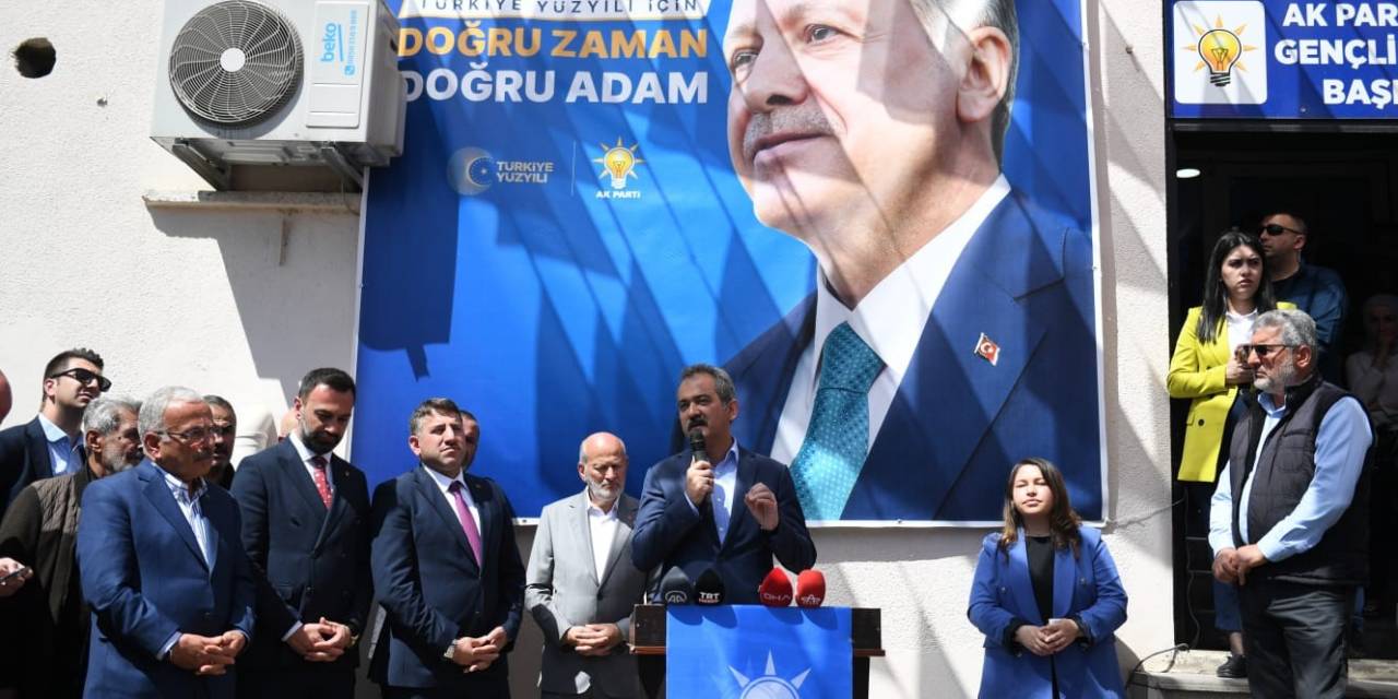 Bakan Özer’den The Economist’e Tepki: “millet İradesi Sandıkta Tecelli Edecek”