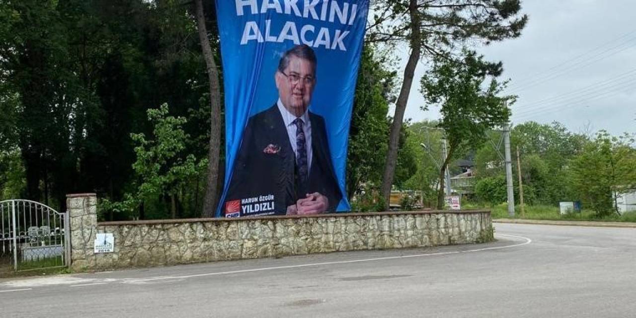 Chp Milletvekili Adayının Seçim Afişi Mezarlığa Asıldı