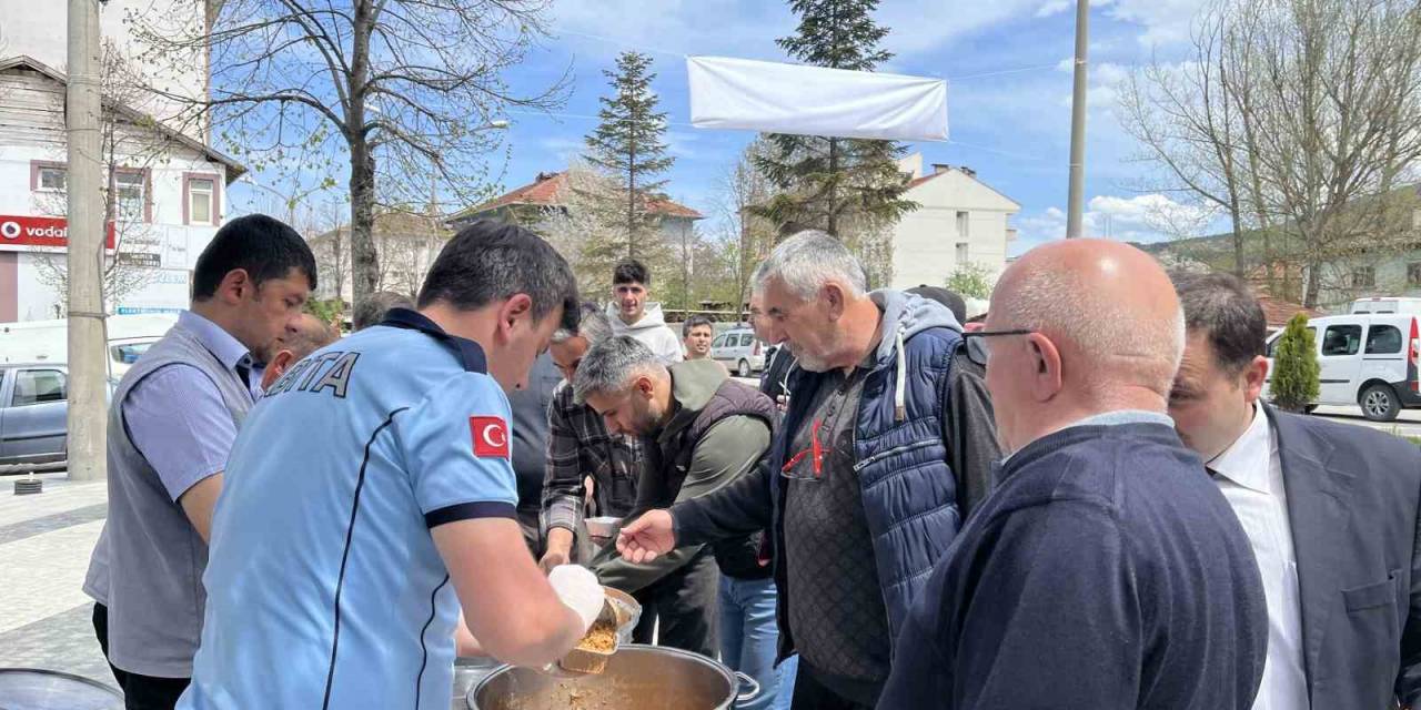 Yüzyıllardır Kutlanan Hıdırellez’de Vatandaşlara Ekşili Pilav İkramı