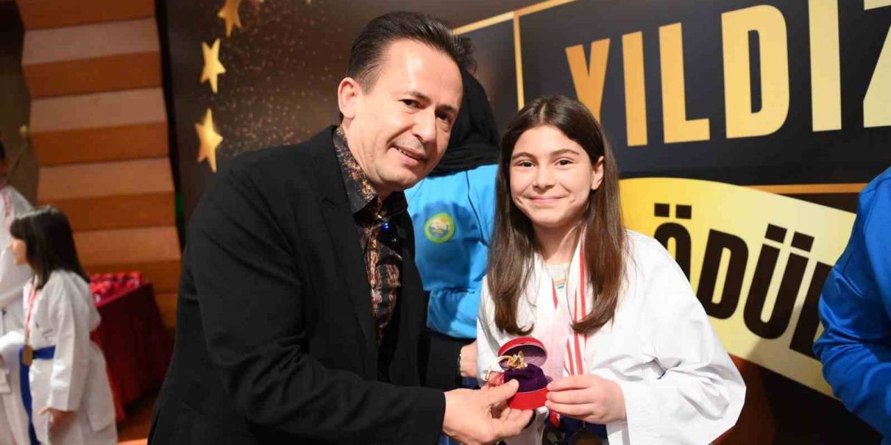 Tuzla’da Adıyaman’ın Başarılı Depremzede Öğrencilerine Altın