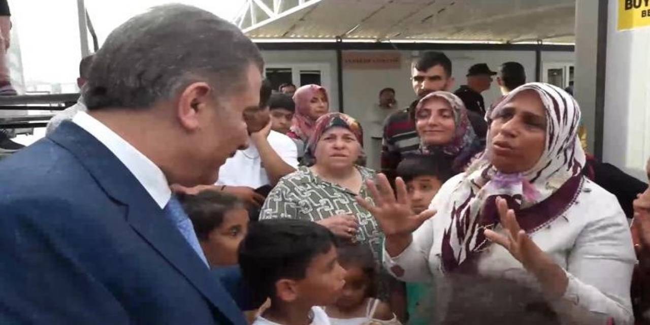 Bakan Koca’yı Karşısında Görünce Gözyaşlarına Hakim Olamadı