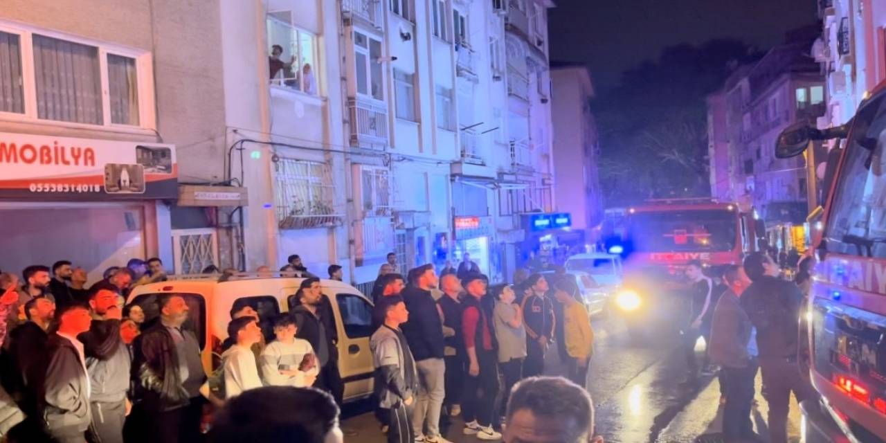 Bursa’da 5 Katlı Apartmanın Çatı Katı Alev Alev Yandı