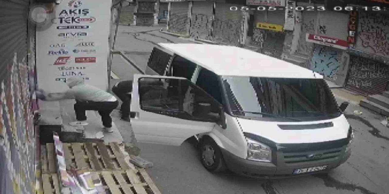 Beyoğlu’nda Yarım Milyonluk Kablo Hırsızlığı Kamerada