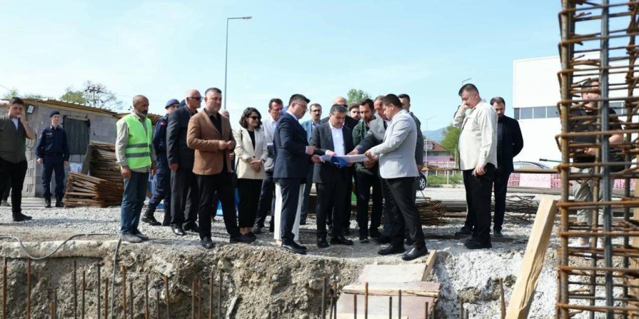 Çilimli’ye Yarı Olimpik Yüzme Havuzu