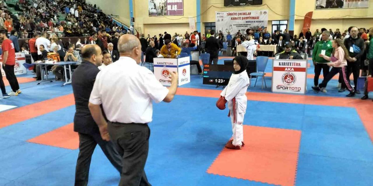 Karate Şampiyonası’nda Skandal Hakem Kararı