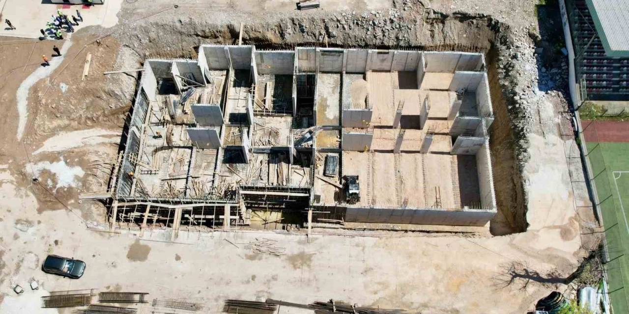 Vali Kızılkaya Devam Eden Okul Çalışmalarını İnceledi