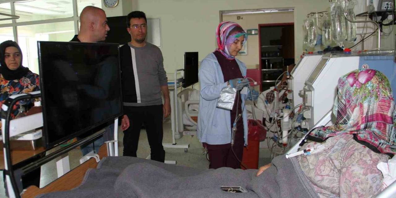 Hastalar Sıkılmasın Diye Yataklarına Televizyon Asıldı