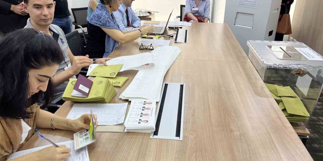 Tayland’daki Türk Vatandaşları Oylarını Kullanmaya Başladı