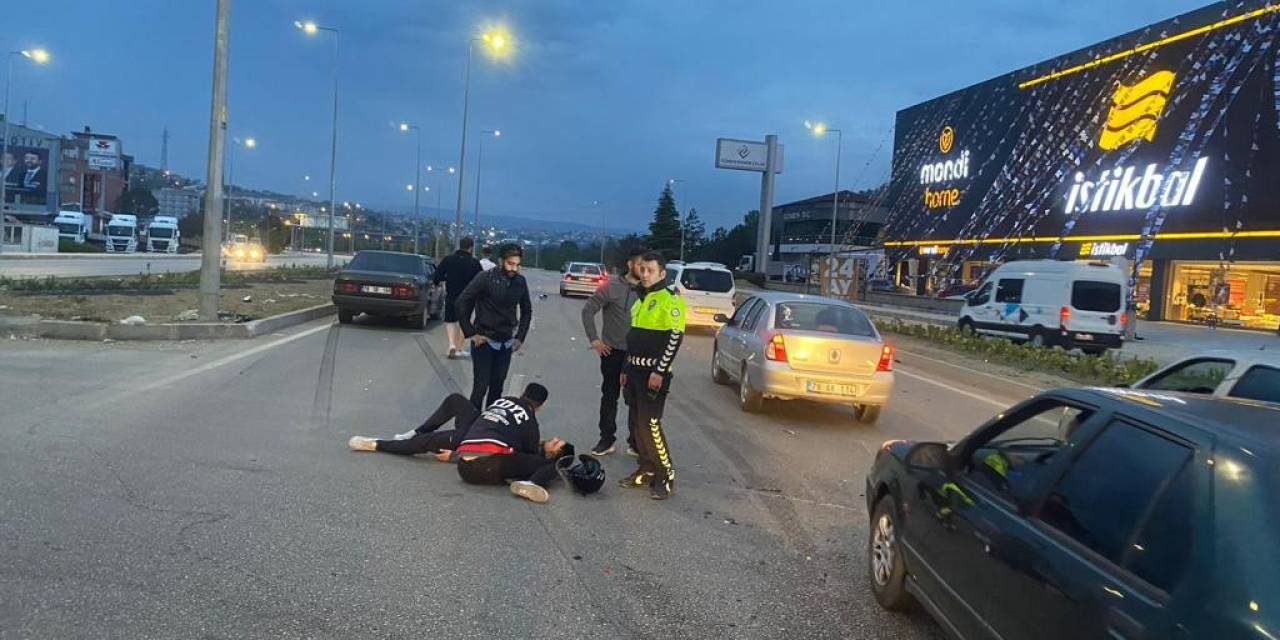 Işık İhlali Yapan Otomobil Motosiklete Çarptı: 1 Yaralı