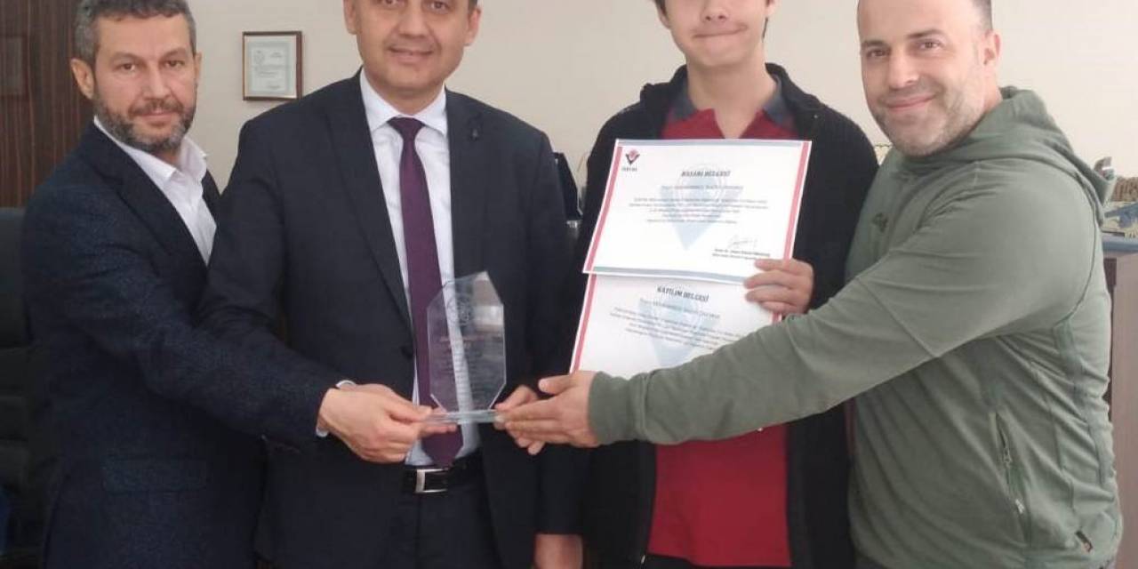 Tarihi Oyunlaştırıp Tübitak Bölge İkincisi Oldu