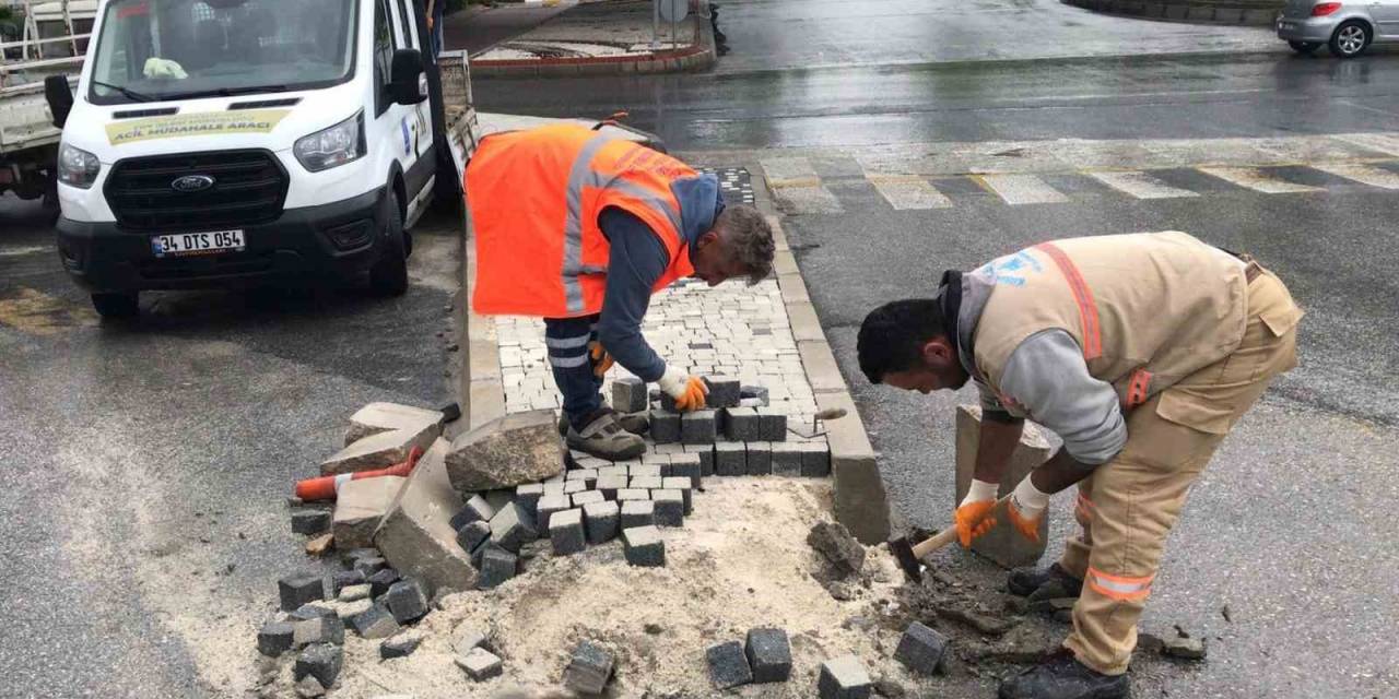 Kuşadası’nda Eskiyen Yollar Yenileniyor