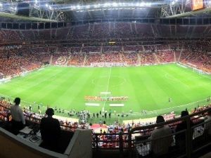 Galatasaray 93 Gün Sonra Taraftarıyla Buluştu