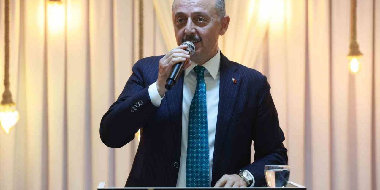 Kocaeli Büyükşehir Belediye Başkanı Büyükakın: "dergi Kapaklarıyla Türkiye’ye Diz Çöktüreceklerini Zannediyorlar"