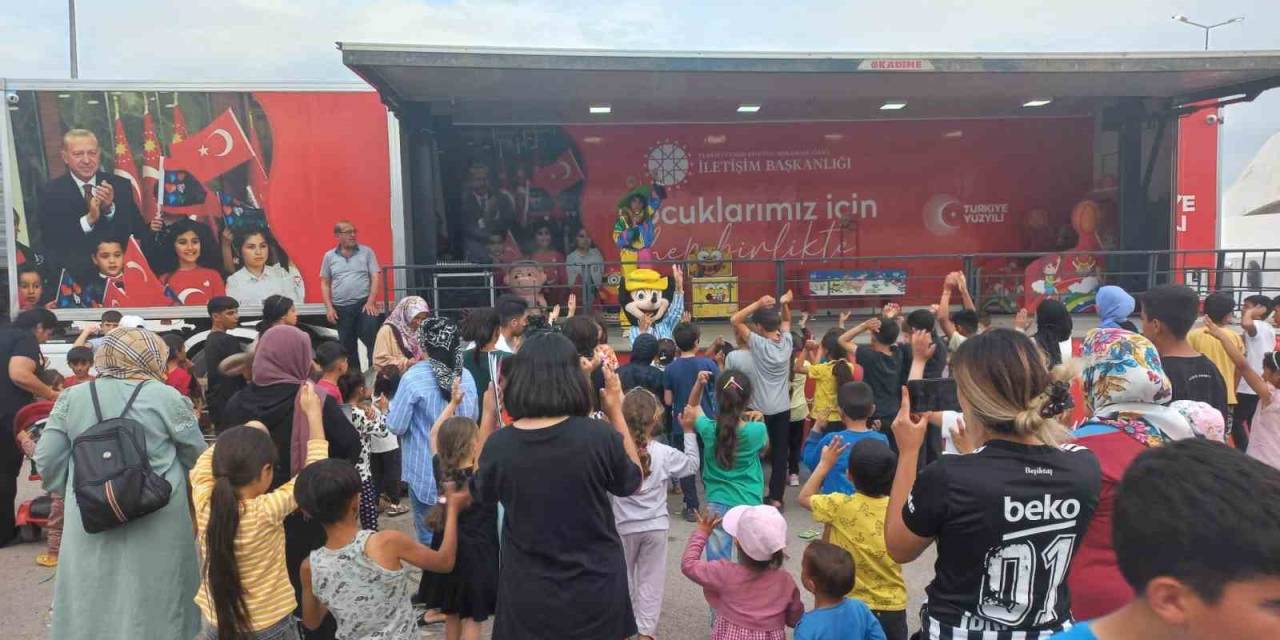 İletişim Başkanlığının Gezici Çocuk Oyun Tırı Osmaniye’de Depremzede Çocuklarla Buluştu