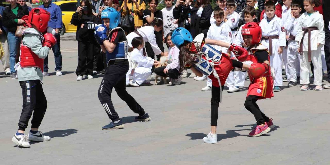 Meydanlar Çocuk Ve Gençlerle Şenlendi