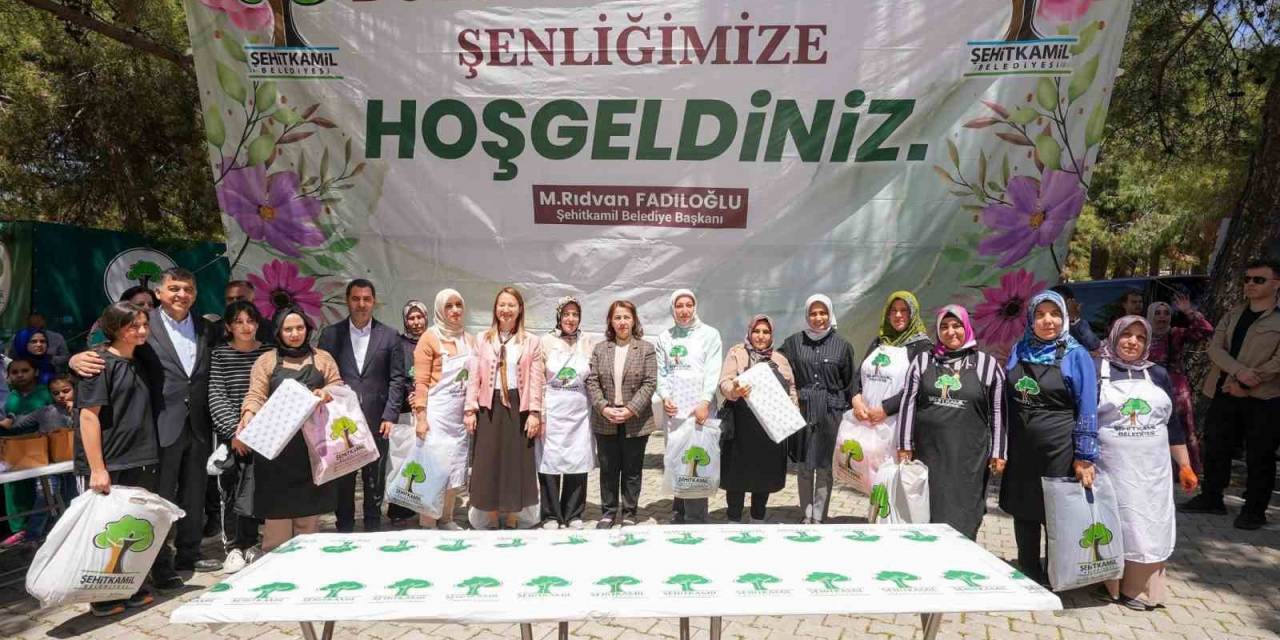 En Güzel Çiğ Köfteyi Yapanlar Ödüllendirildi