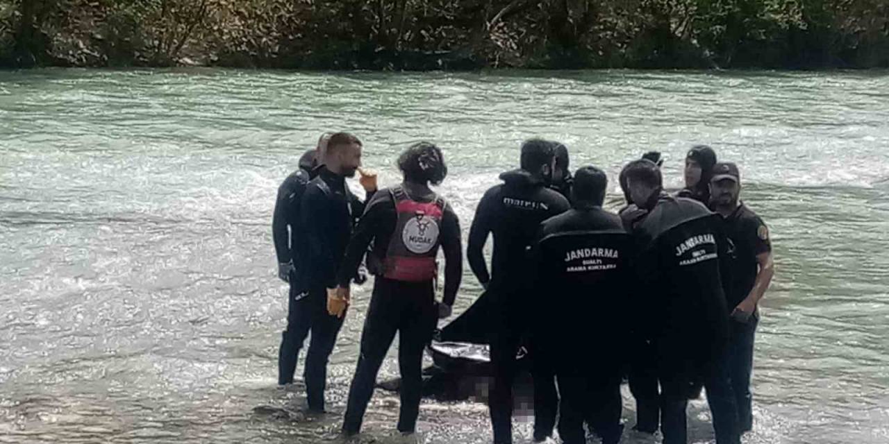 Araçlarıyla Munzur Çayına Düşerek Kaybolan Gençlerden Birinin Cansız Bedenine Ulaşıldı