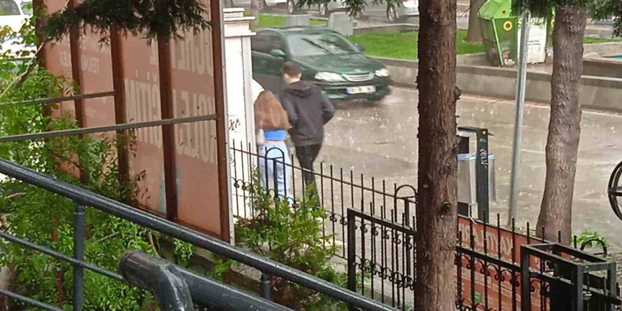 Afyonkarahisar’daki Ani Bastıran Dolu Ve Yağmur Hayatı Olumsuz Etkiledi