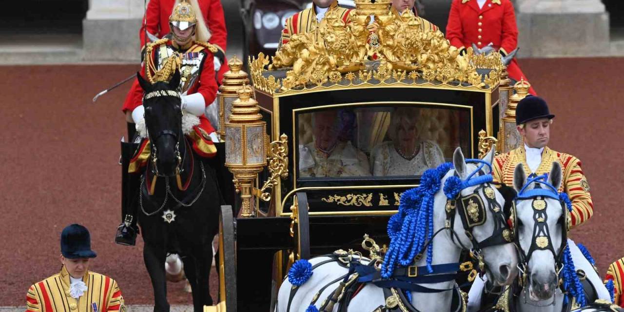 Kral Iıı. Charles, Törenle Kraliyet Tacını Giydi