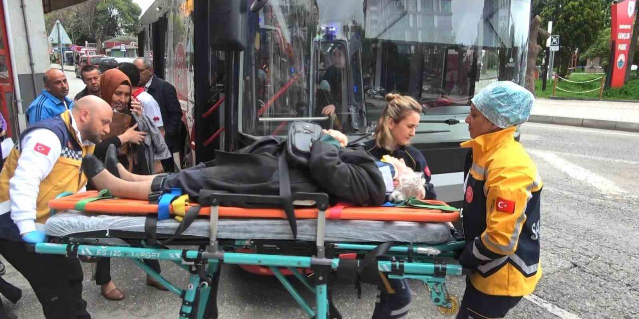 Otobüsün İçerisinde Düşen Yaşlı Kadın Yaralandı