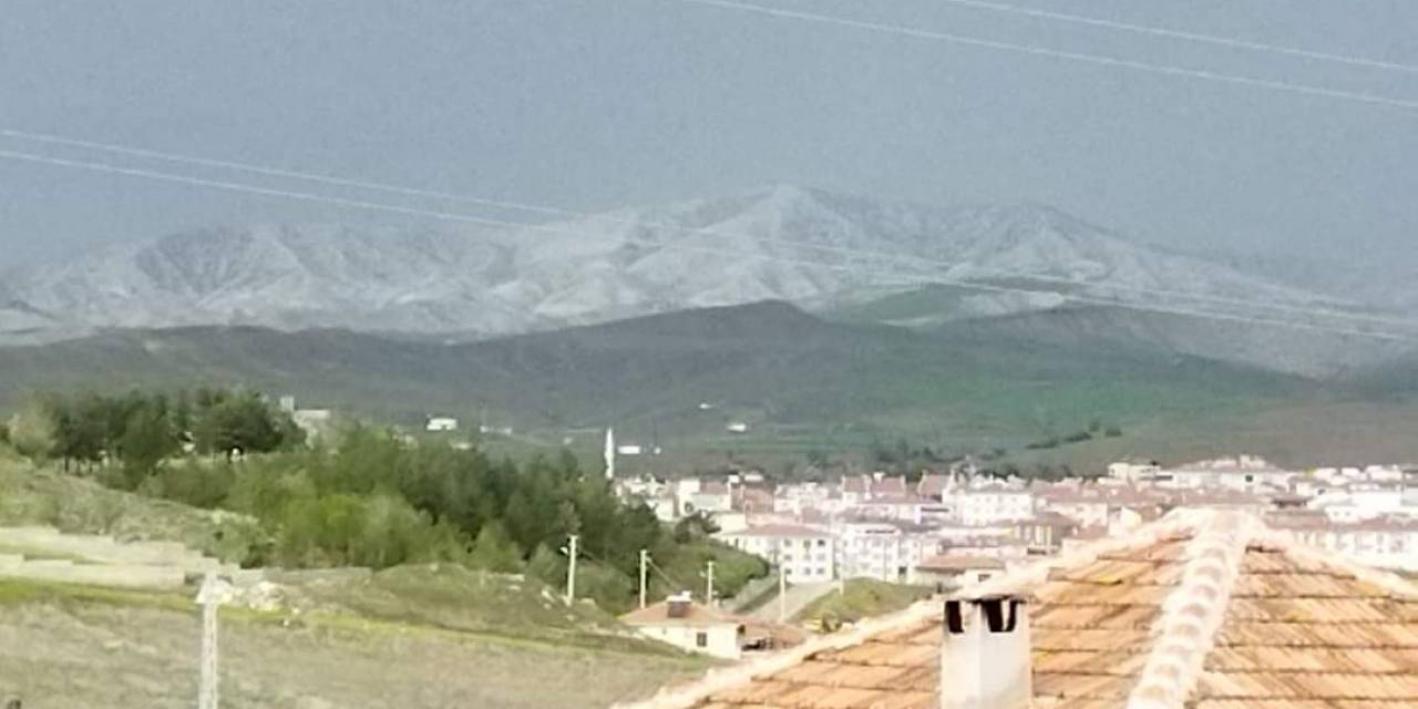 Bilye Büyüklüğünde Yağan Dolu Hayatı Felç Etti