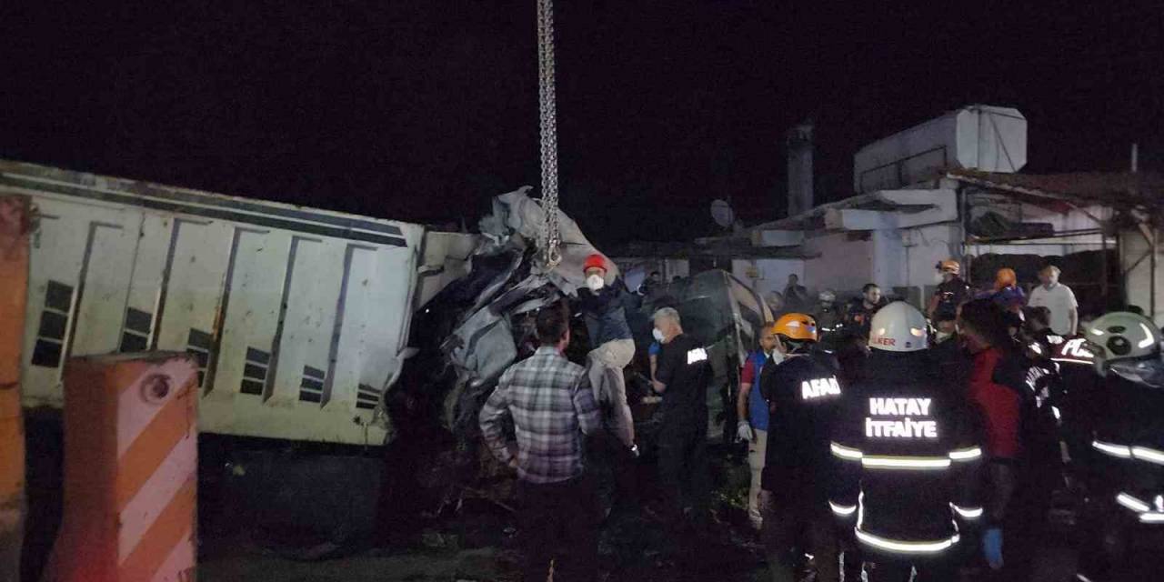 Hatay’daki Feci Kazada Ölü Sayısı 6’ya Yükseldi, 32 Kişi Yaralandı
