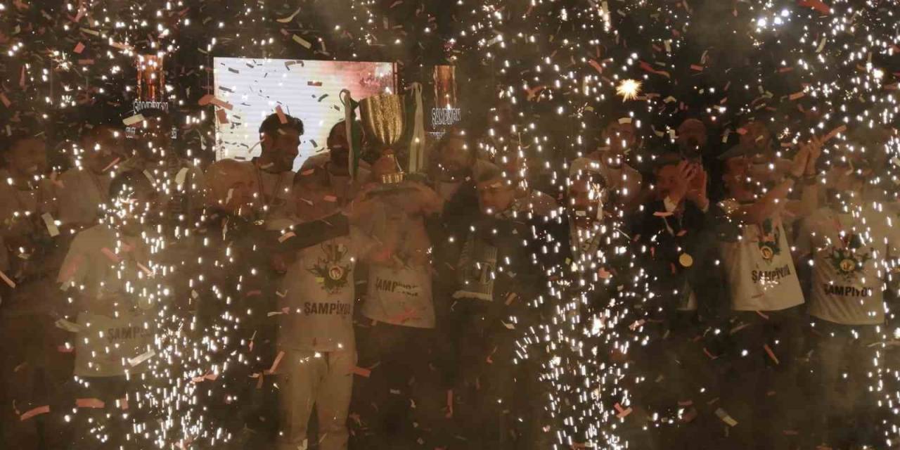 Sultanbeyli Belediyespor’un Şampiyonluğu Coşkuyla Kutlandı