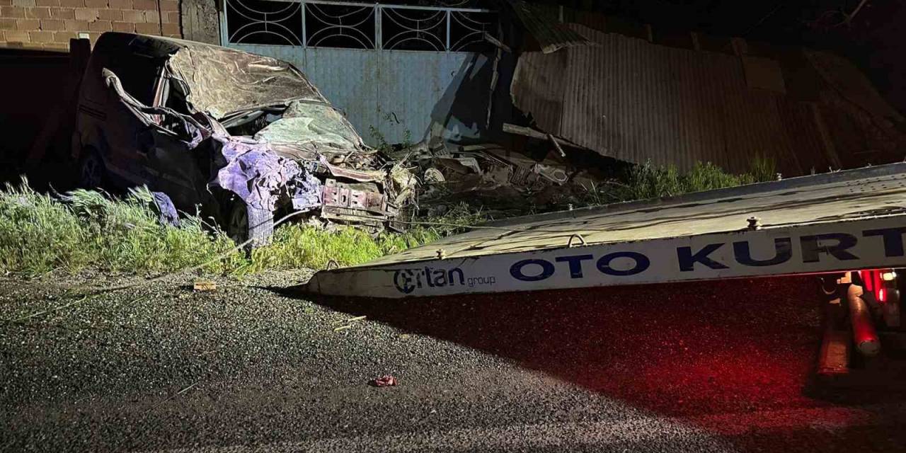 Elazığ’da Takla Atan Araç Hurdaya Döndü: 1 Yaralı