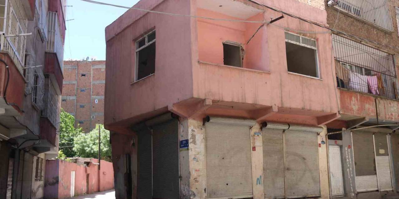 Diyarbakır’da Vatandaşlar Öğrencilerin Geçiş Yolu Üzerinde Bulunan Metruk Yapının Yıkımını İstiyor