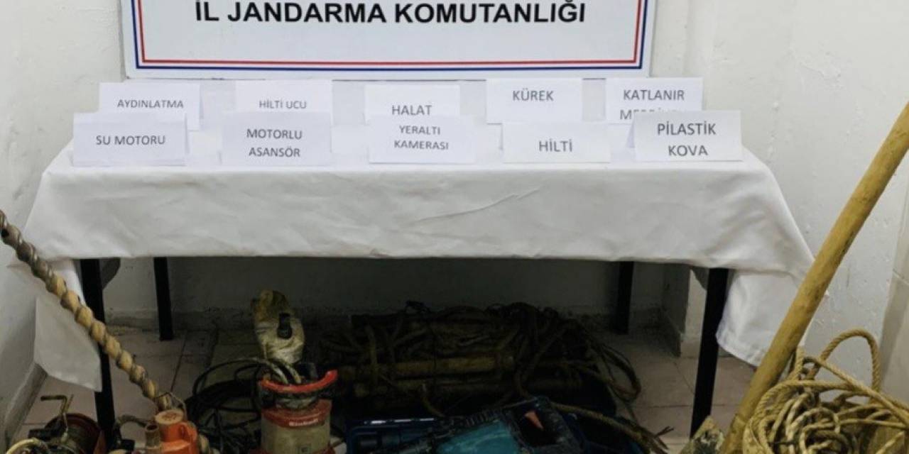 Kaçak Kazıda Yılan Kamerayla Yakalandılar