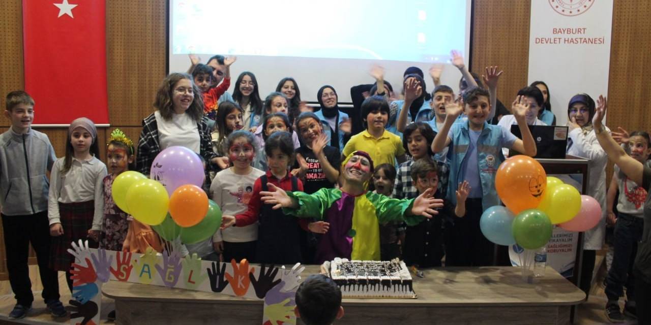 Hastane Çalışanları El Hijyenine Eğlence İle Dikkat Çektiler
