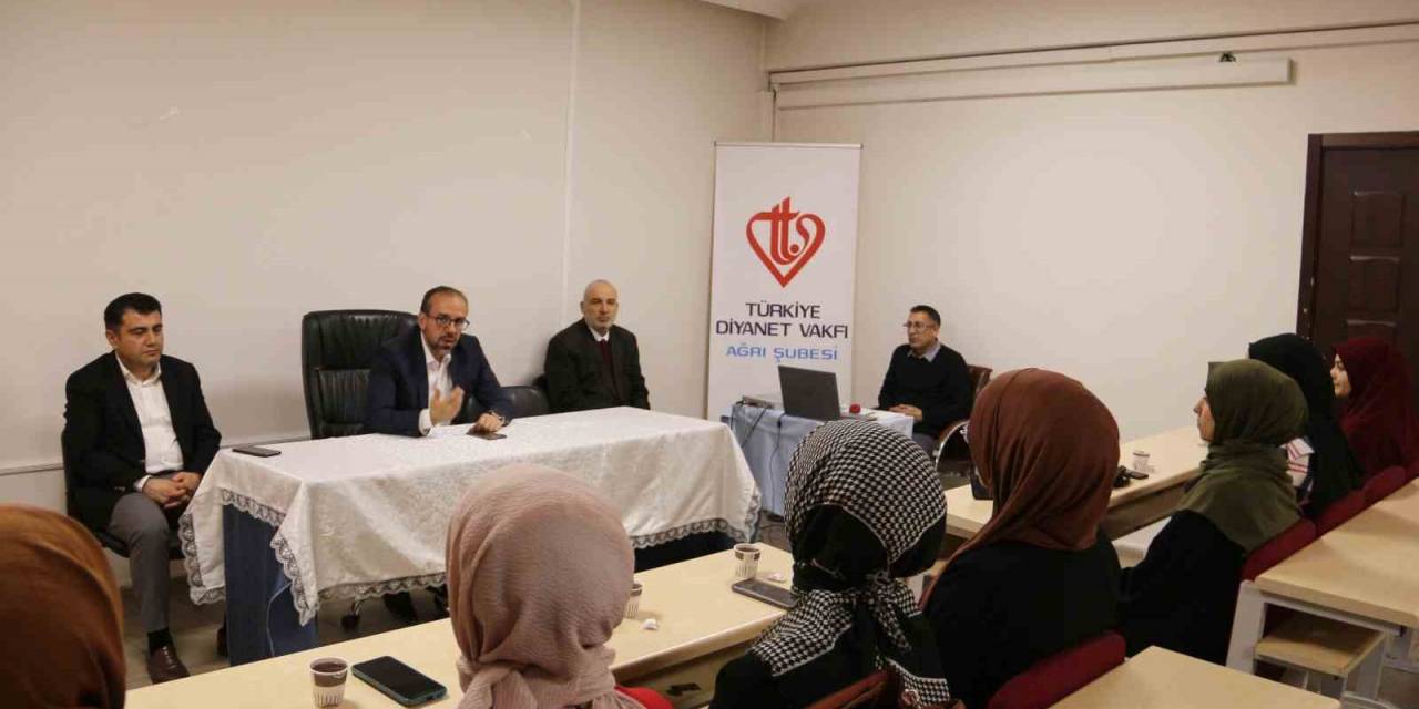 Ağrılı Gönüllü Gençler Umreyle Ödüllendirildi