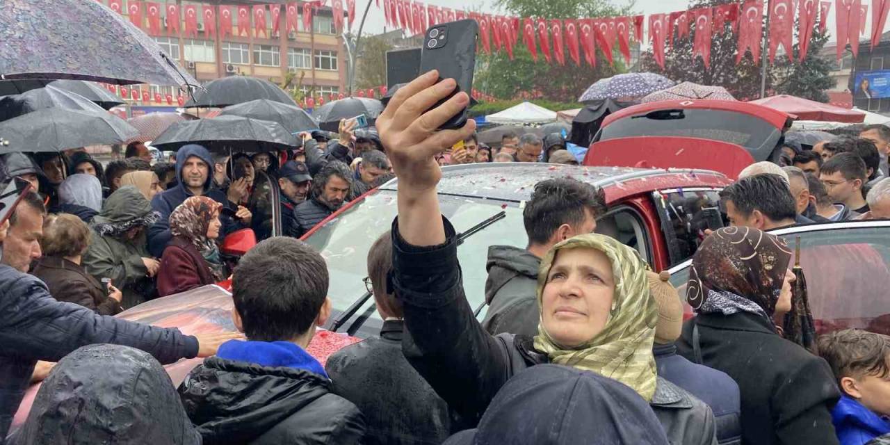 Bartın’da Sağanak Yağmura Rağmen Togg Heyecanı Yaşandı